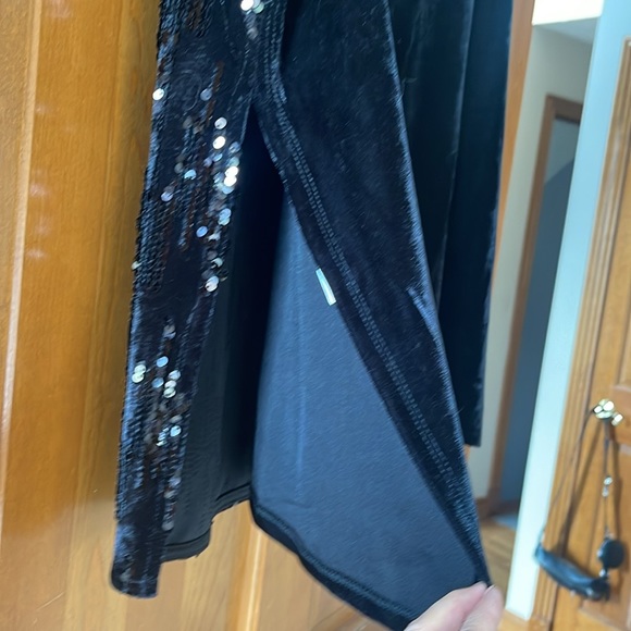 Marc New York Sequins and Velvet Top Vest NWT - Picture 6 of 7